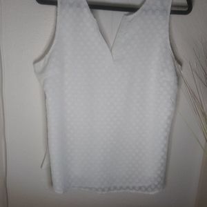 Market & Spruce Ezide textured sleeveless blouse..